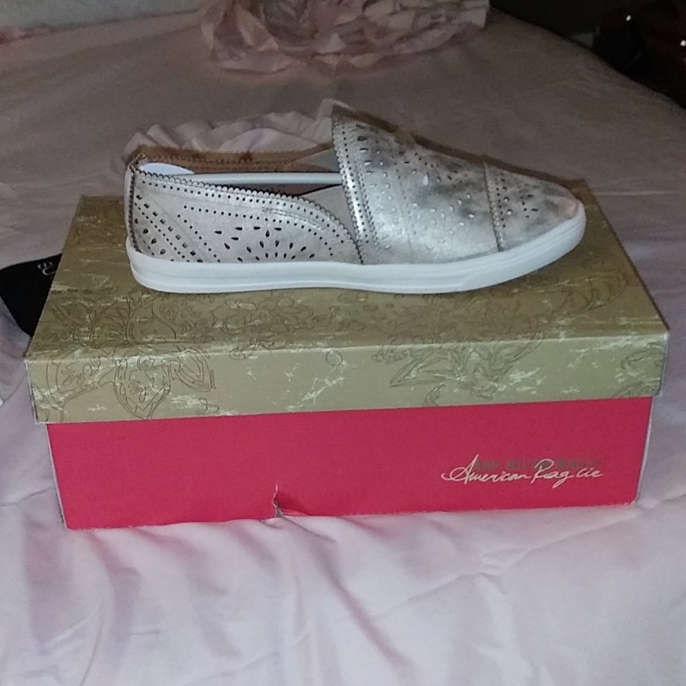 BRAND NEW NEVER WORN